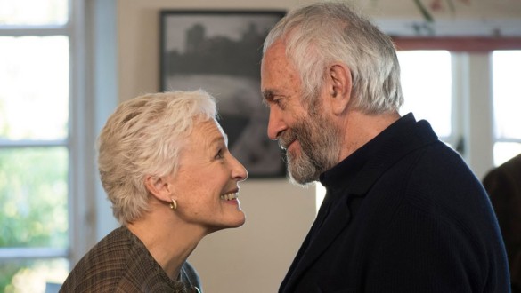 Movie Review: Glenn Close’s Radiance Eclipsed in ‘The Wife’