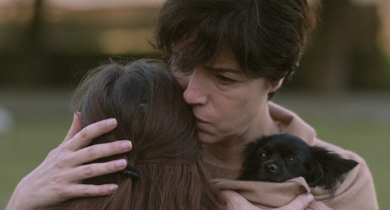 Movie Review (Berlinale 2023): ‘Bad Living’ is a Splendid Ghostly Portrayal of Family Dysfunction