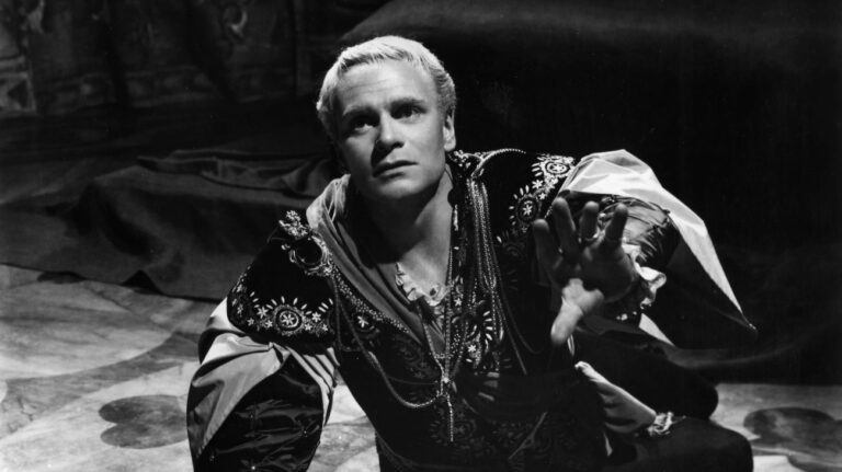 Episode 591: Hamlet / Donald Sutherland