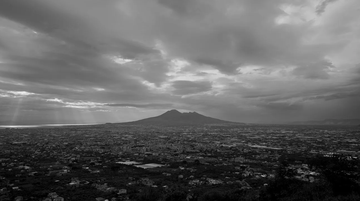 Movie Review (NYFF 2025): ‘Below the Clouds’ is a Composed Portrait of a City On the Verge of Annihilation