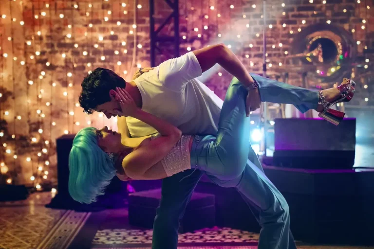Op-Ed: Rom-Coms We Watch While On Our Phones