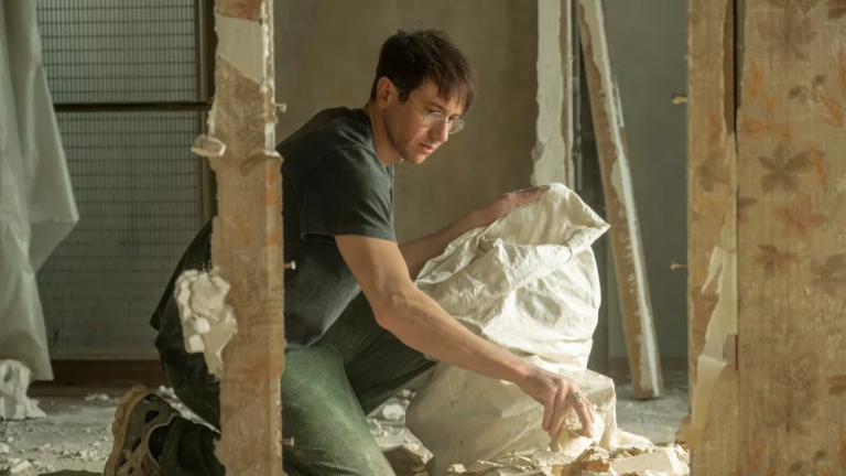 Movie Review: ‘At Work’ is a Scathing Portrait of Society’s Current Gig Economy